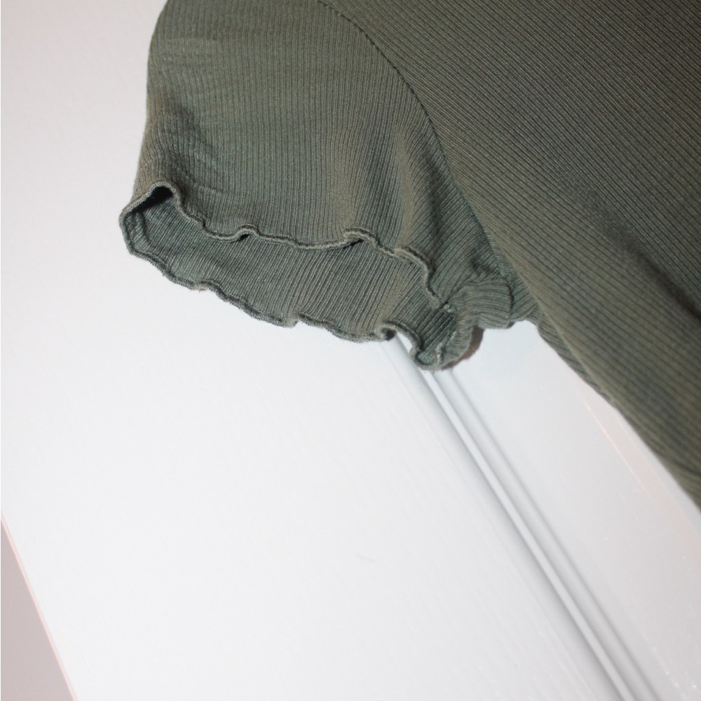 Essentials Olive Top - Picture 3 of 4